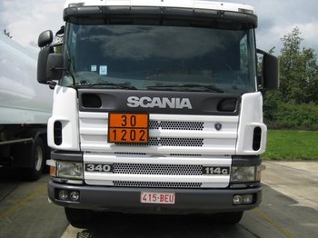 Camion citerne pour transport de carburant SCANIA: photos 1