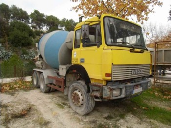 Camion malaxeur HORMIGONERA IVECO 260 6X4 1993 8 M3: photos 1