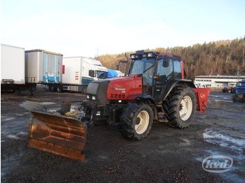 Tracteur agricole Valtra 6350 HiTech Traktor med vikplog & sandspridare -00: photos 1