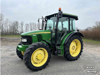 Tracteur agricole JOHN DEERE 8200