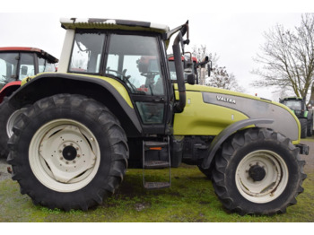 Tracteur agricole VALTRA T120