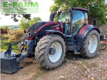 Tracteur agricole VALTRA T214