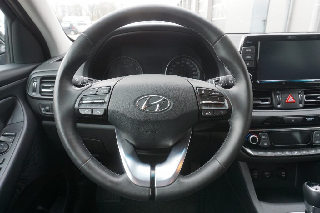 Voiture Hyundai i30  Kombi Aut.+LED+KAMERA+TEMP.+NAVI+SITZH.+DAB: photos 13