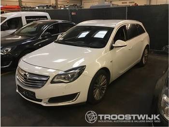 Voiture Opel Insignia Sports Tura SW: photos 1
