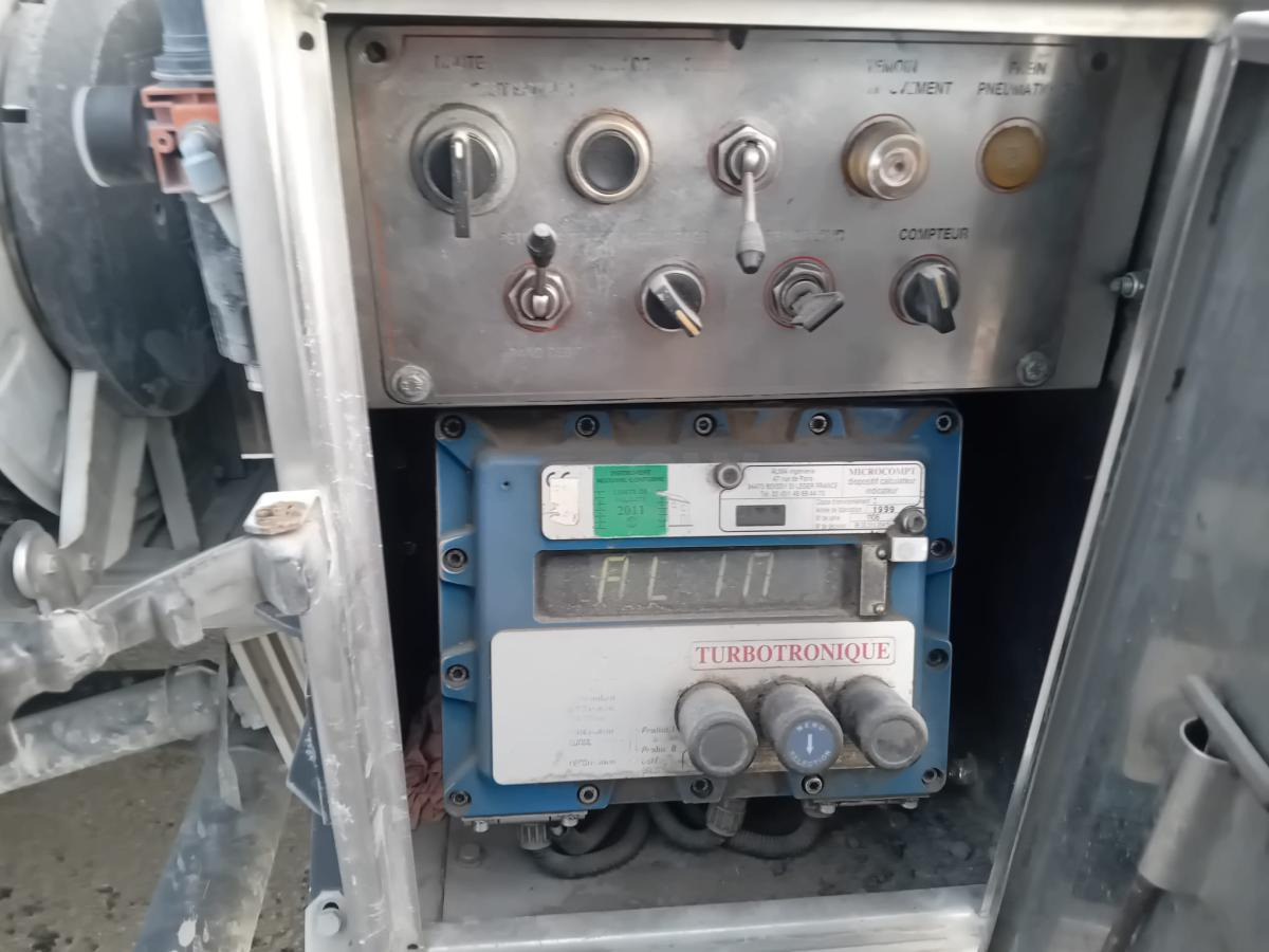 Autre matériel Renault Premium 250