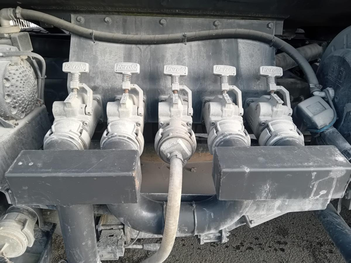 Autre matériel Renault Premium 250