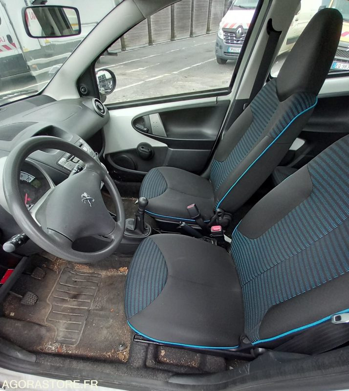 Voiture Peugeot 107- CZ681SJ