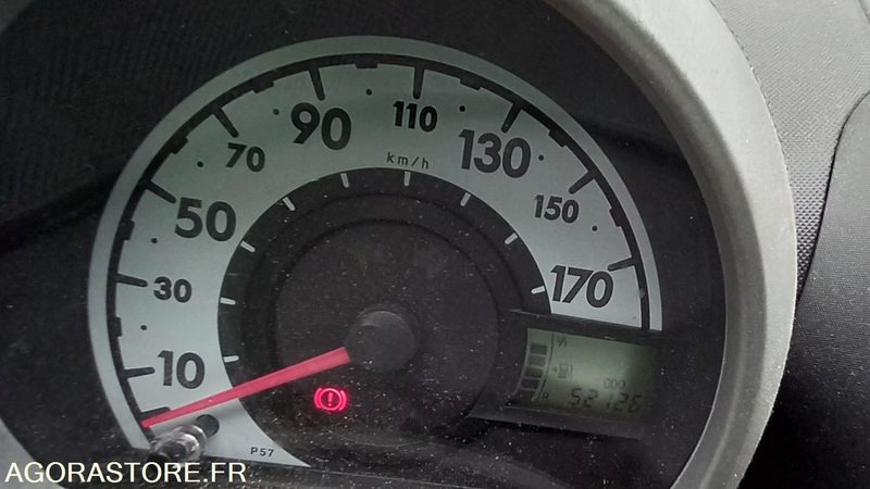 Voiture Peugeot 107- CZ681SJ