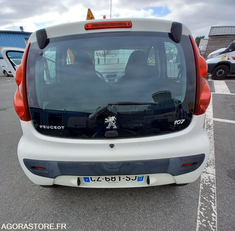 Voiture Peugeot 107- CZ681SJ