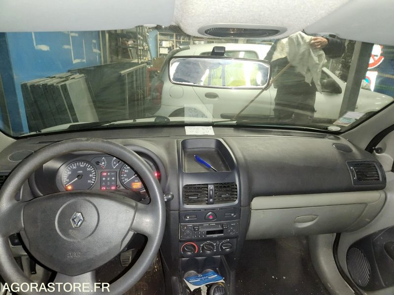 Voiture RENAULT CLIO