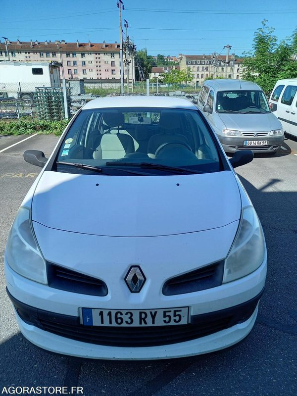Voiture RENAULT CLIO 5 PLACES