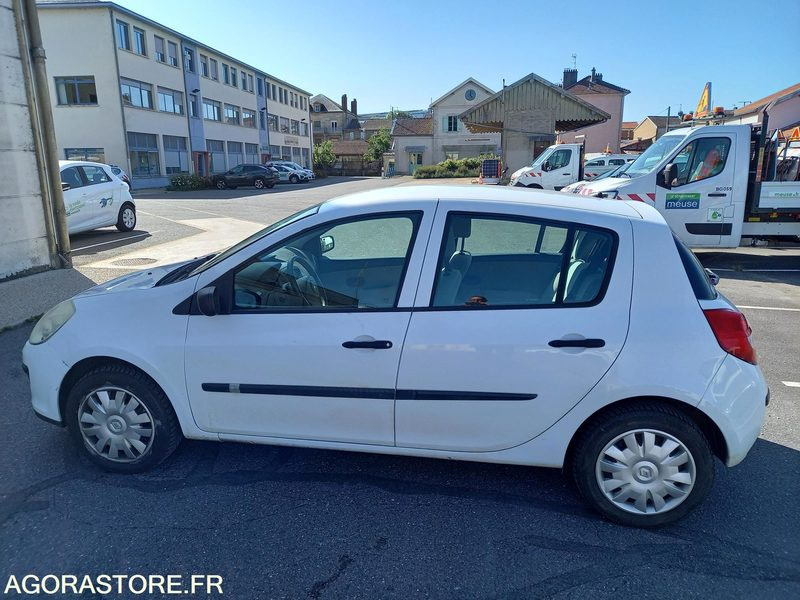 Voiture RENAULT CLIO 5 PLACES