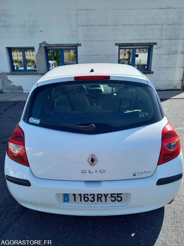 Voiture RENAULT CLIO 5 PLACES