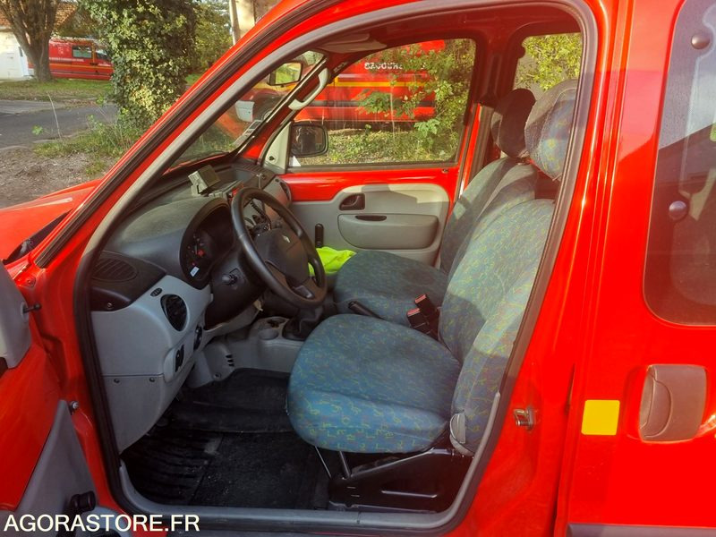 Voiture RENAULT KANGOO - 4366 XM 63 - 2003