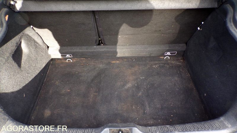 Voiture Renault Clio 4 DQ-031-CM (BP)