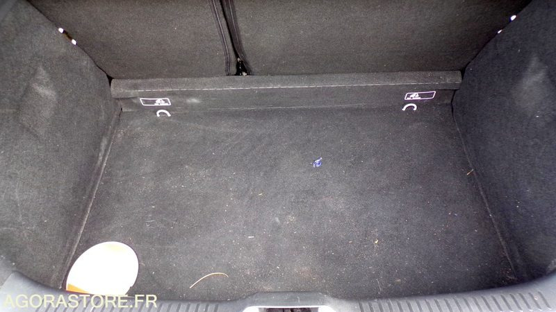 Voiture Renault Clio 4 DQ-828-CL (BP)