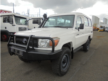Voiture Toyota Land Cruiser 4x4 LX