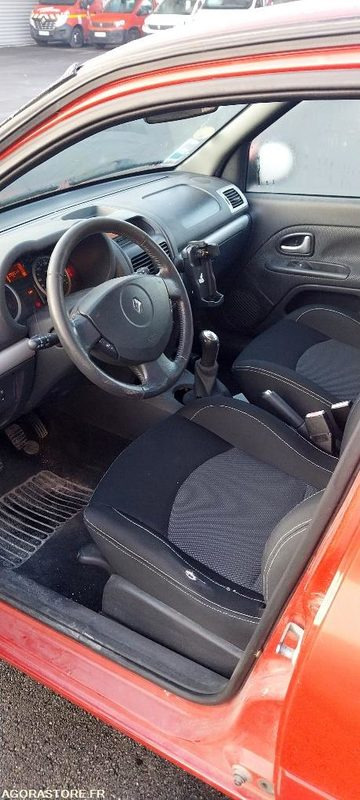 Voiture renault clio 1.5 dci  (roulante)