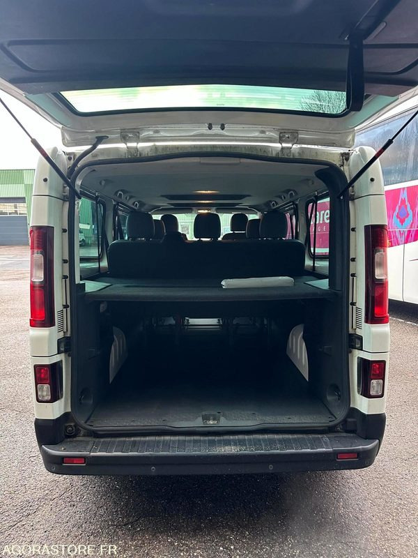 Minibus Renault Trafic 8 places / ED-593-MY / 463 642kms