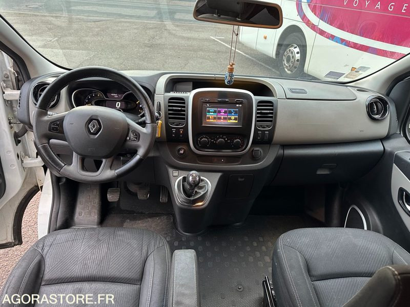 Minibus Renault Trafic 8 places / ED-593-MY / 463 642kms