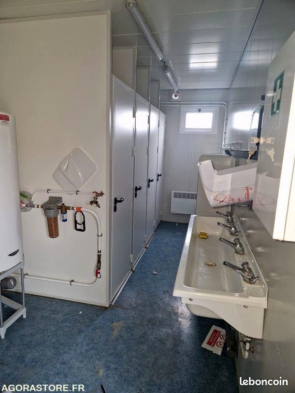 Conteneur comme habitat 5 modules vestiaire/sanitaire