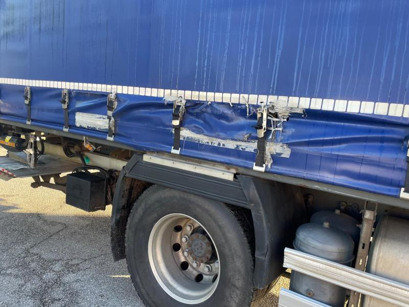 Camion à rideaux coulissants DAF CF75 310