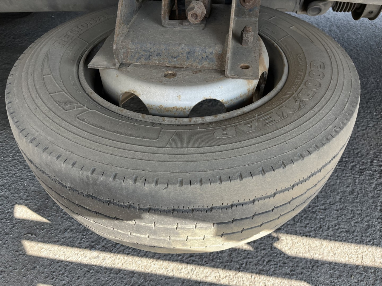 Camion à rideaux coulissants DAF LF 220