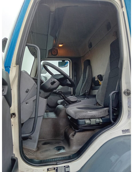Camion à rideaux coulissants DAF LF 55 250