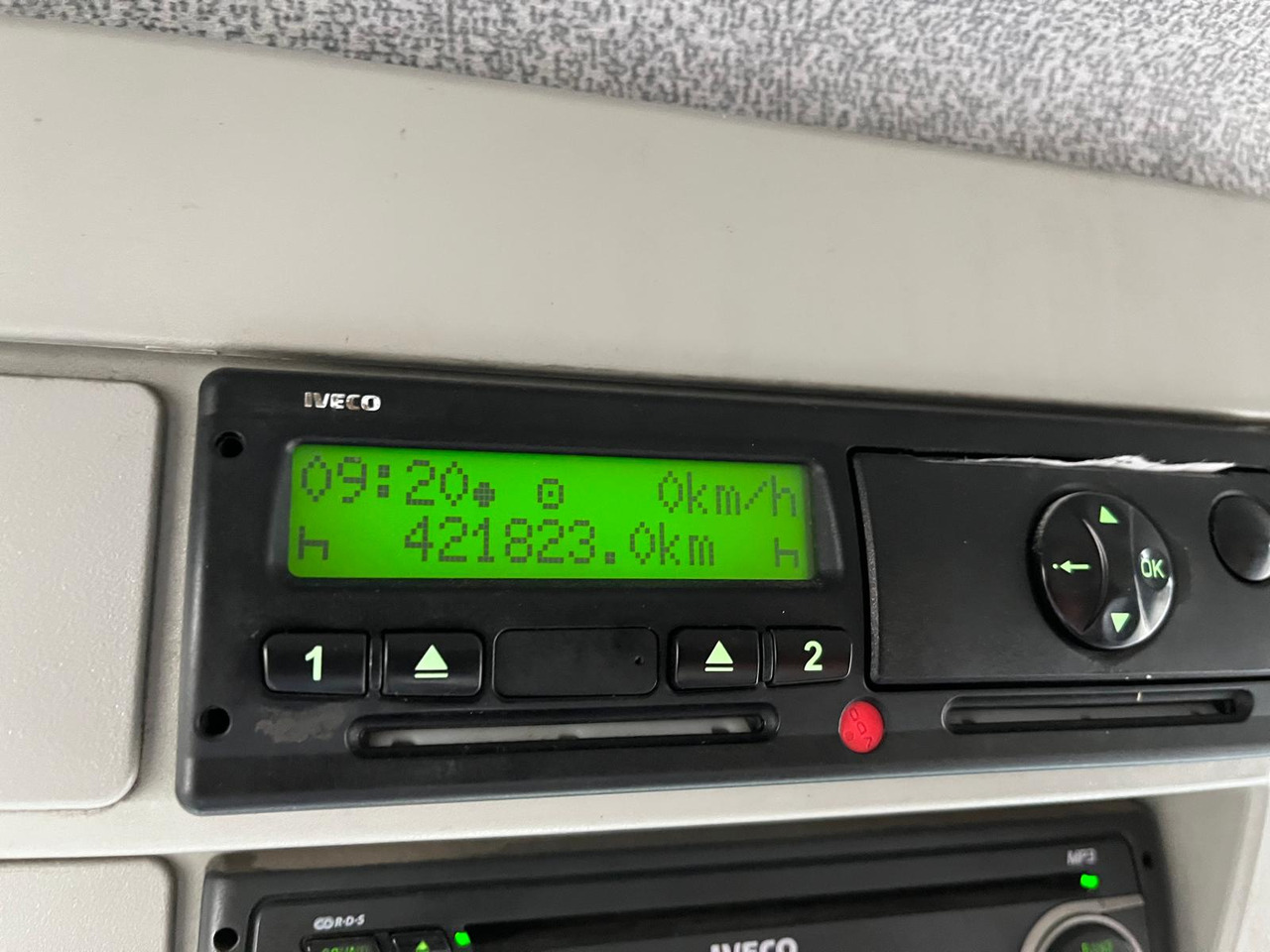 Camion à rideaux coulissants Iveco Eurocargo 120 E 22