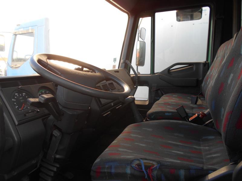 Camion à rideaux coulissants Iveco Eurocargo 75E14