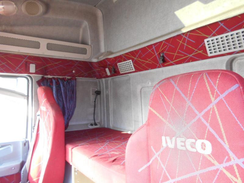Camion à rideaux coulissants Iveco Stralis 310