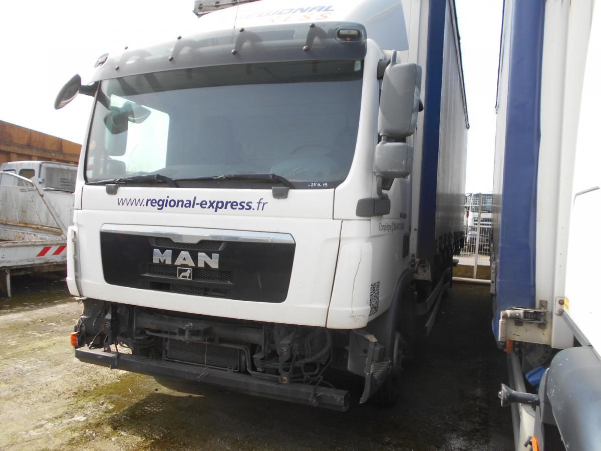 Camion à rideaux coulissants MAN TGL 12.220