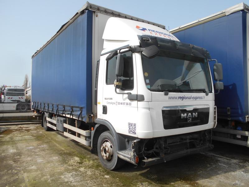 Camion à rideaux coulissants MAN TGL 12.220