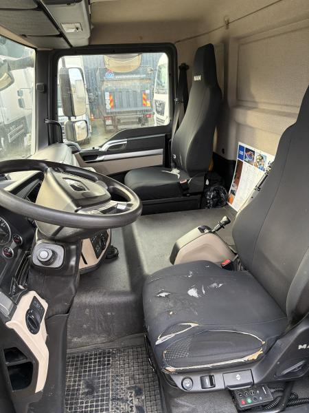 Camion à rideaux coulissants MAN TGM 26.320