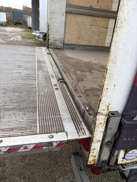 Camion à rideaux coulissants MAN TGM 26.320