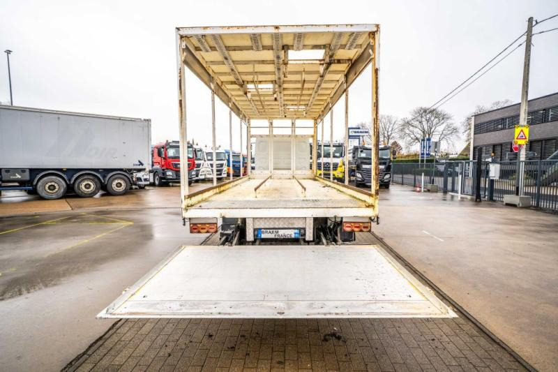 Camion à rideaux coulissants Renault MIDLUM 180 DXI (12 T)