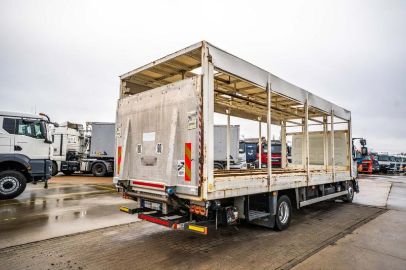 Camion à rideaux coulissants Renault MIDLUM 180 DXI (12 T)