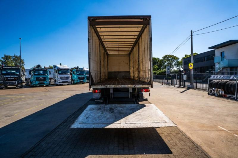 Camion à rideaux coulissants Renault MIDLUM 270 (18t) DXI