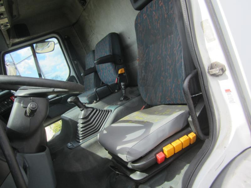 Camion à rideaux coulissants Renault Premium 260