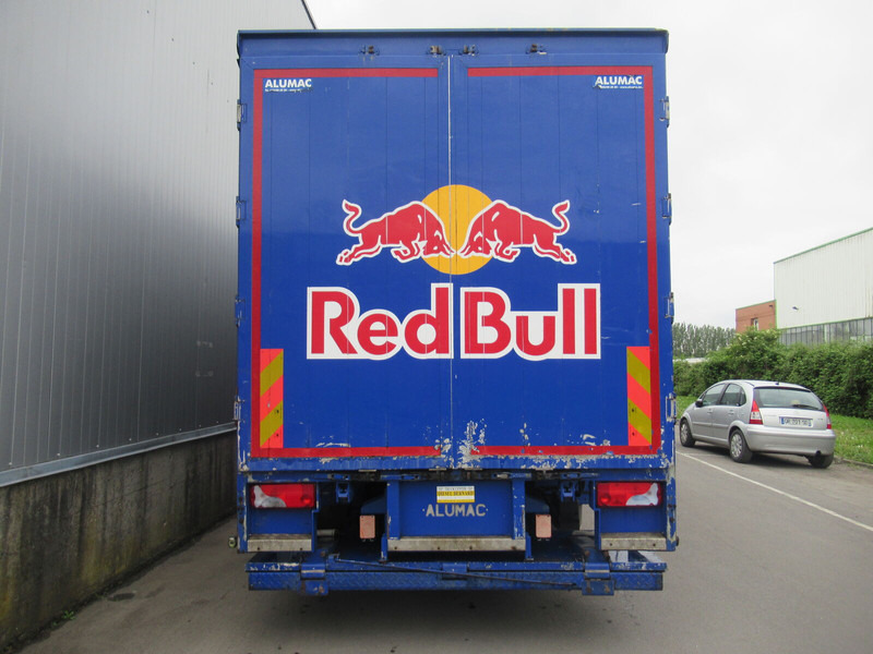 Camion à rideaux coulissants Scania p310