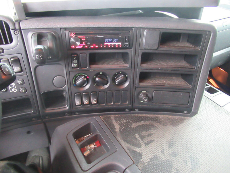 Camion à rideaux coulissants Scania p310