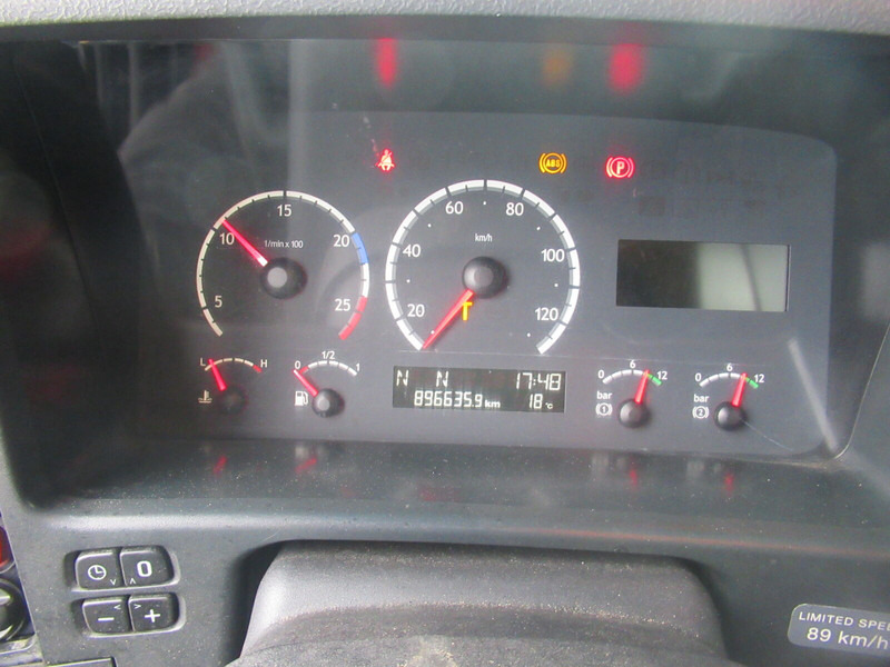 Camion à rideaux coulissants Scania p310