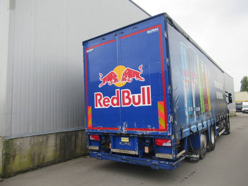 Camion à rideaux coulissants Scania p310