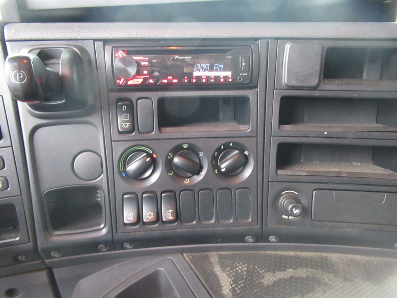 Camion à rideaux coulissants Scania p310