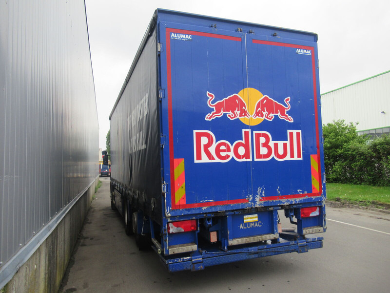 Camion à rideaux coulissants Scania p310