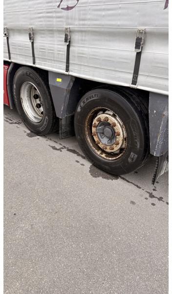 Camion à rideaux coulissants Volvo FH13 540