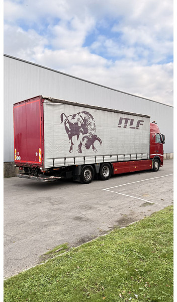 Camion à rideaux coulissants Volvo FH13 540