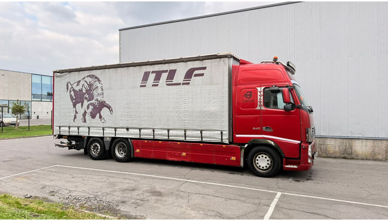 Camion à rideaux coulissants Volvo FH13 540