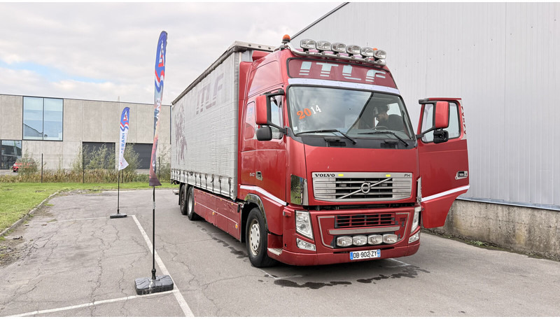 Camion à rideaux coulissants Volvo FH13 540