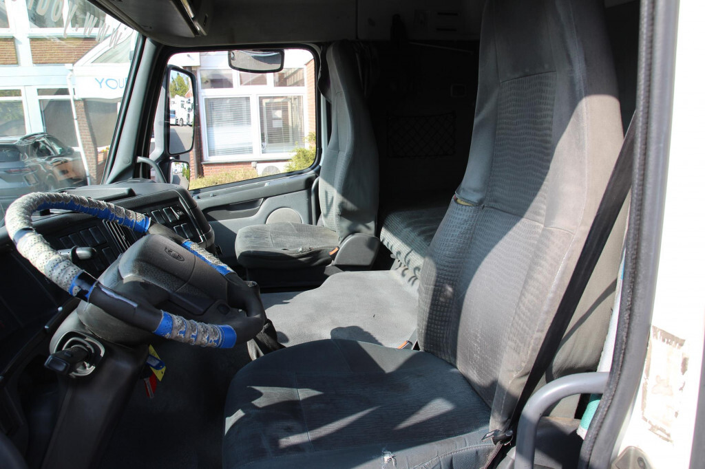 Camion à rideaux coulissants Volvo FM  9 260 Schlafkabine Schaltgetriebe LBW L 8,25m